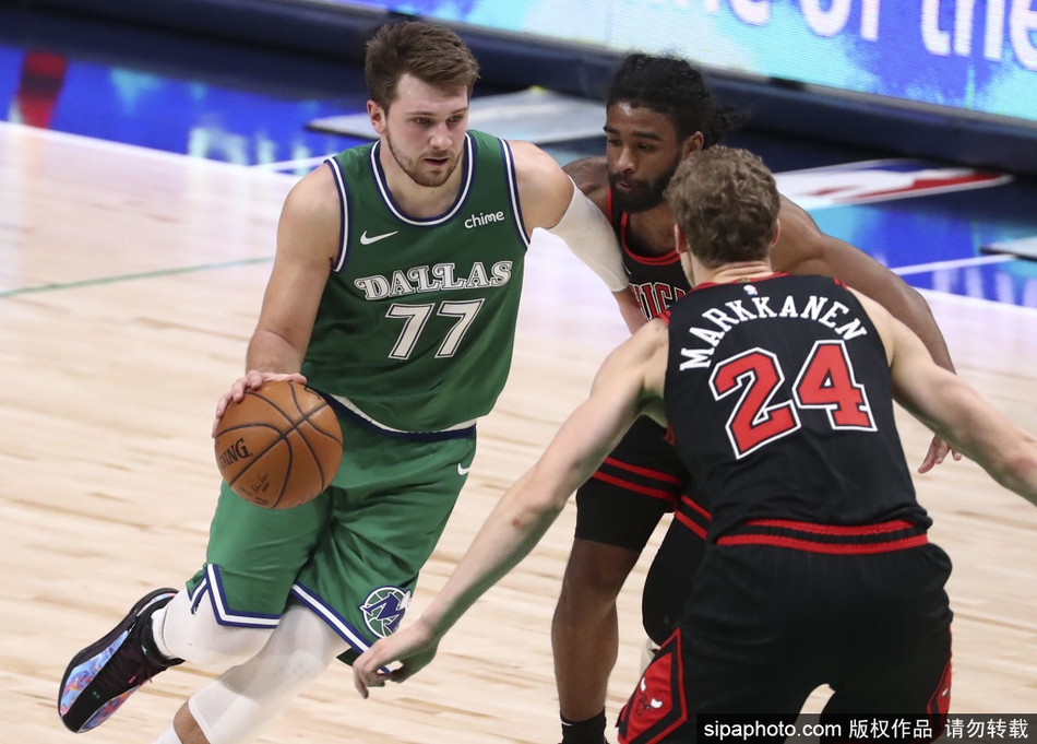 东契奇成史上最年轻单场35+15+15先生