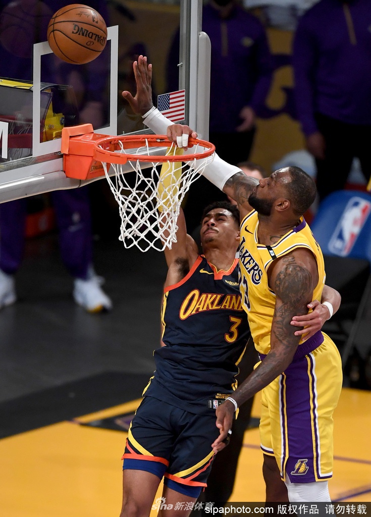 [NBA附加赛]湖人胜勇士晋级季后赛 詹姆斯砍三双