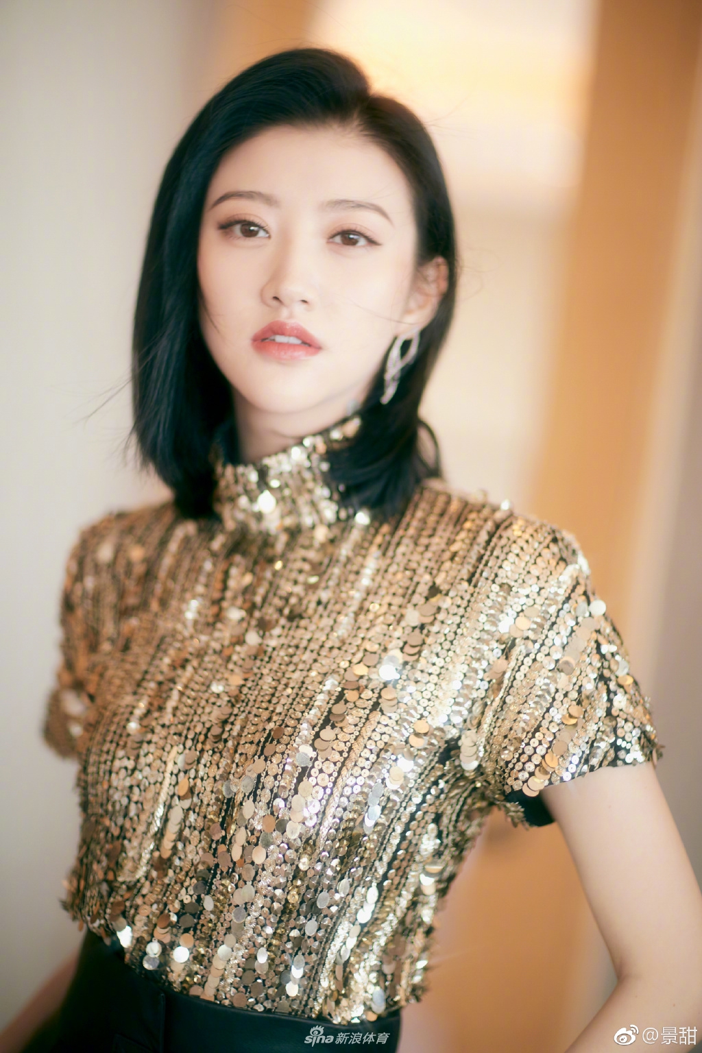 张继科女友景甜微博发美照 甜美系御姐上线