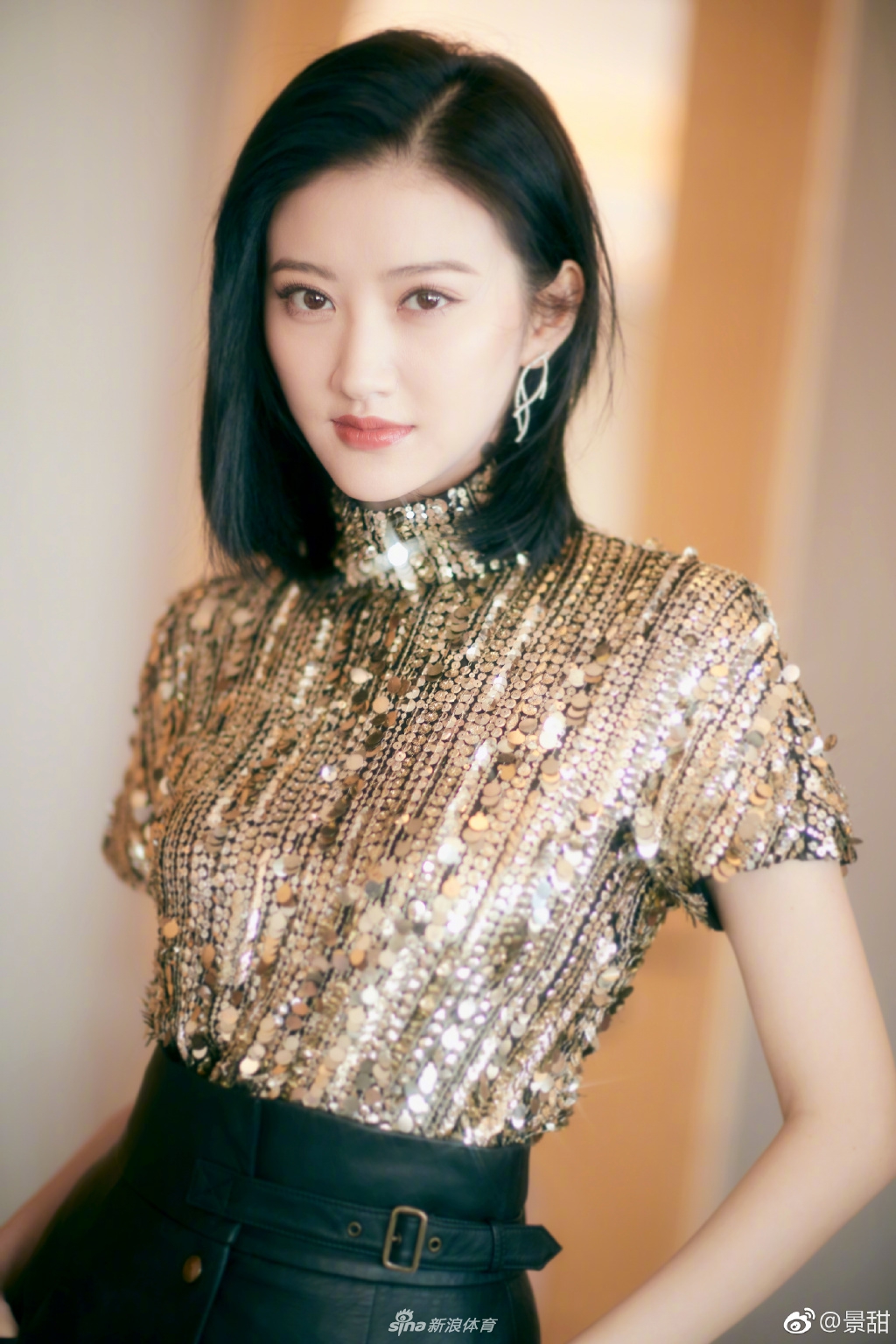 张继科女友景甜微博发美照 甜美系御姐上线