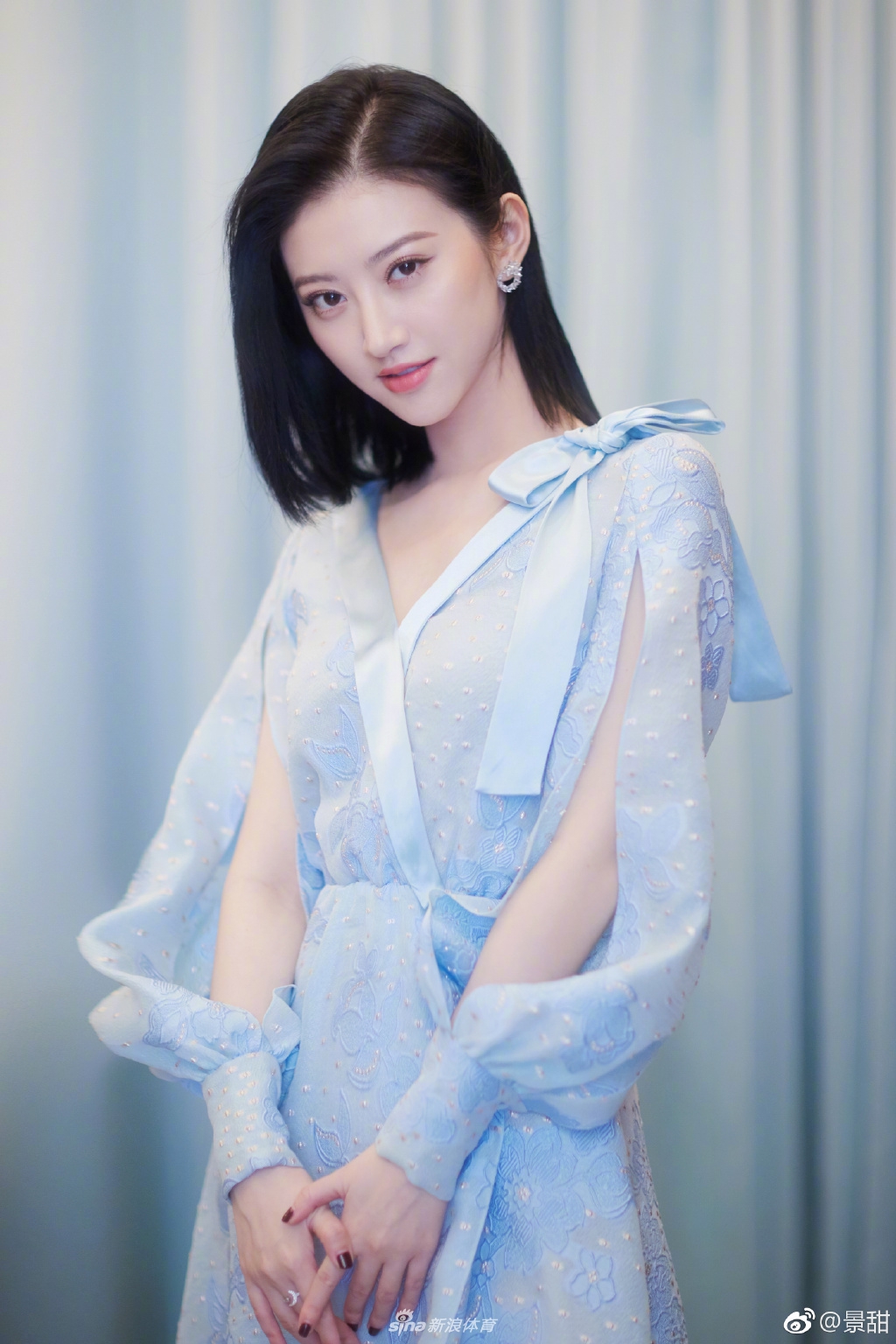 张继科女友景甜微博发美照 甜美系御姐上线