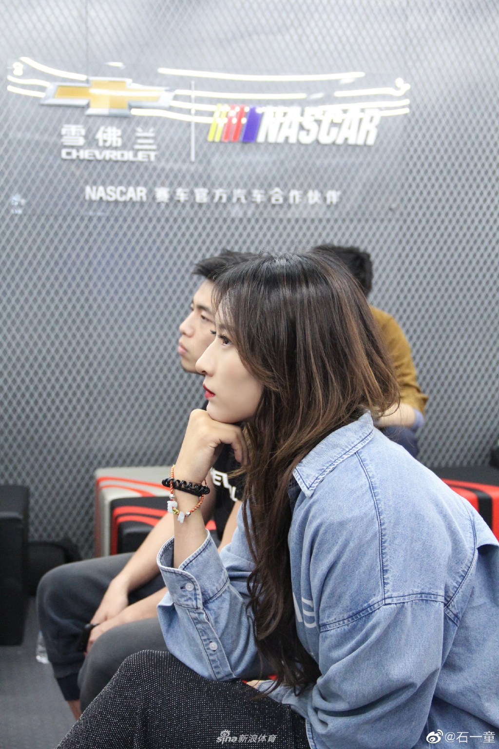 篮球界关晓彤深夜发自拍美图 甜美可人颜值出众