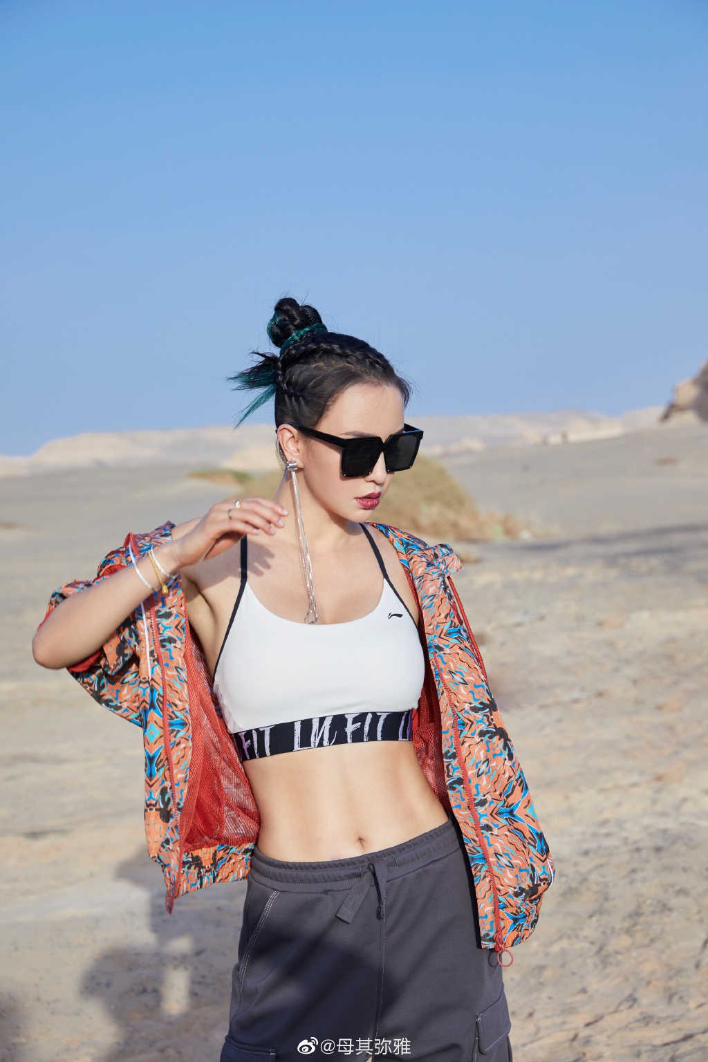 瑜伽教母母其弥雅微博晒好身材_高清图集_新浪网