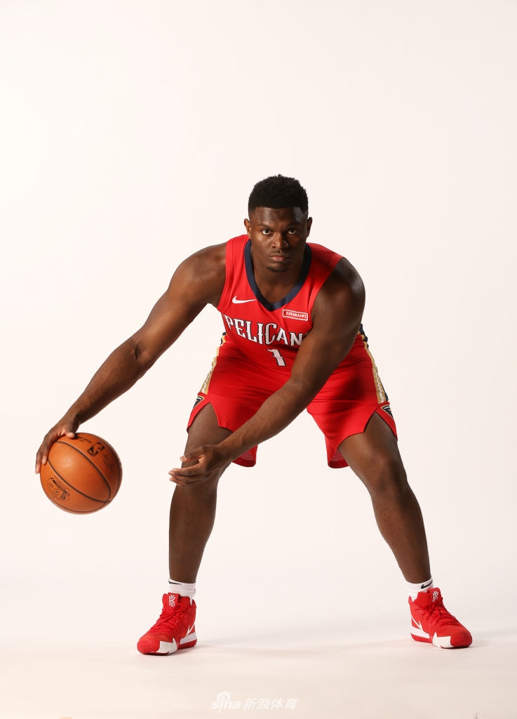 状元秀锡安拍摄球衣写真 鹈鹕迎来1号新王者