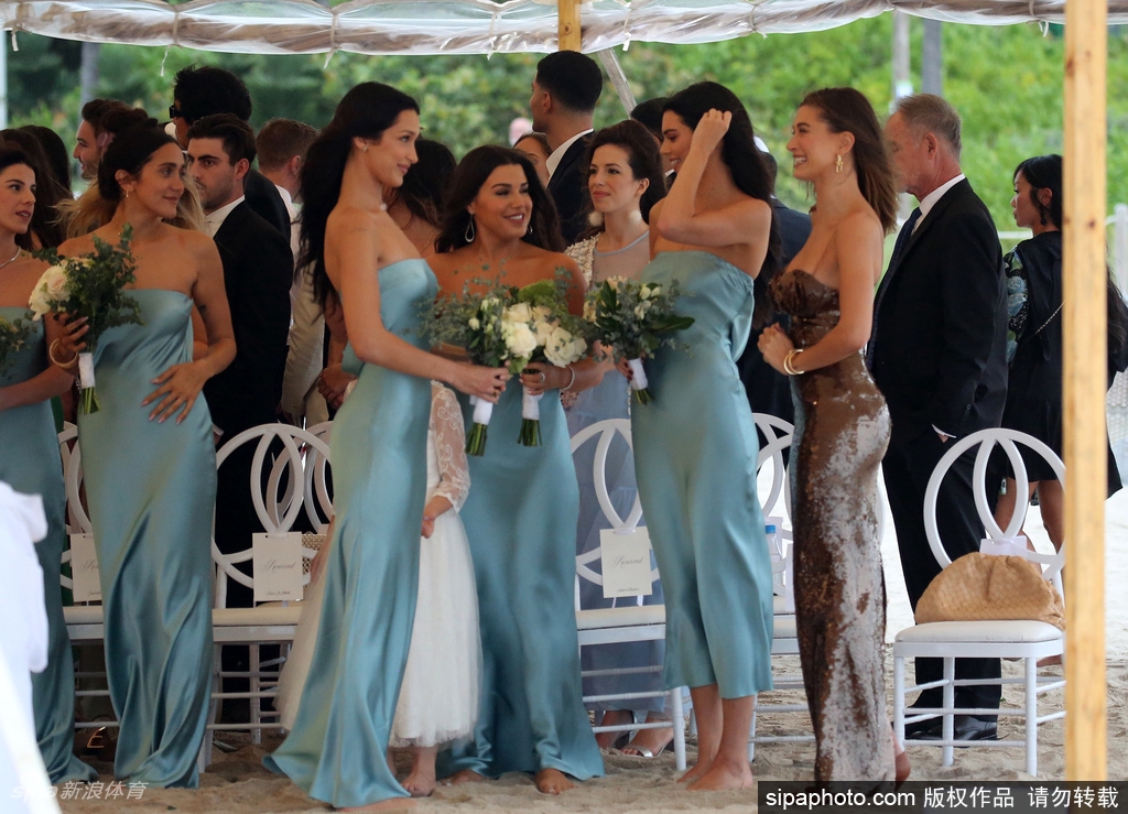 身材妖娆！布克女友肯豆参加婚礼当伴娘