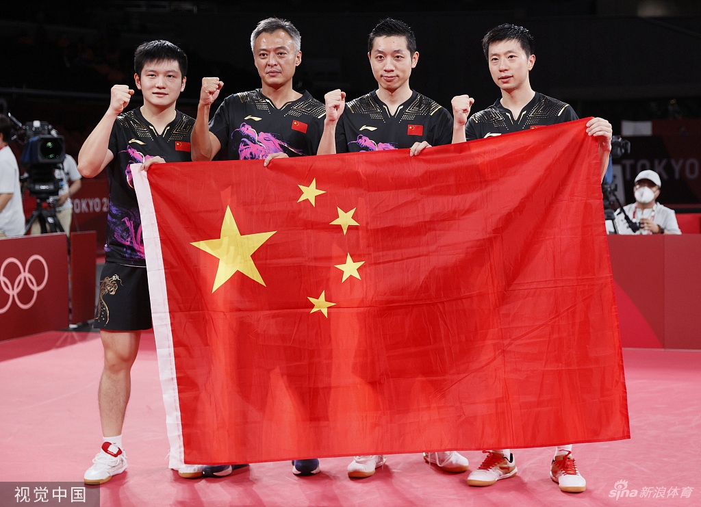 中国红!奥运健儿与五星红旗交相辉映