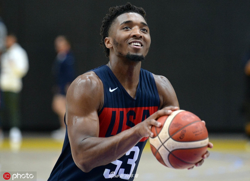 美国男篮征用湖人训练馆 NBA鞋王到了国家队依旧让人馋哭了