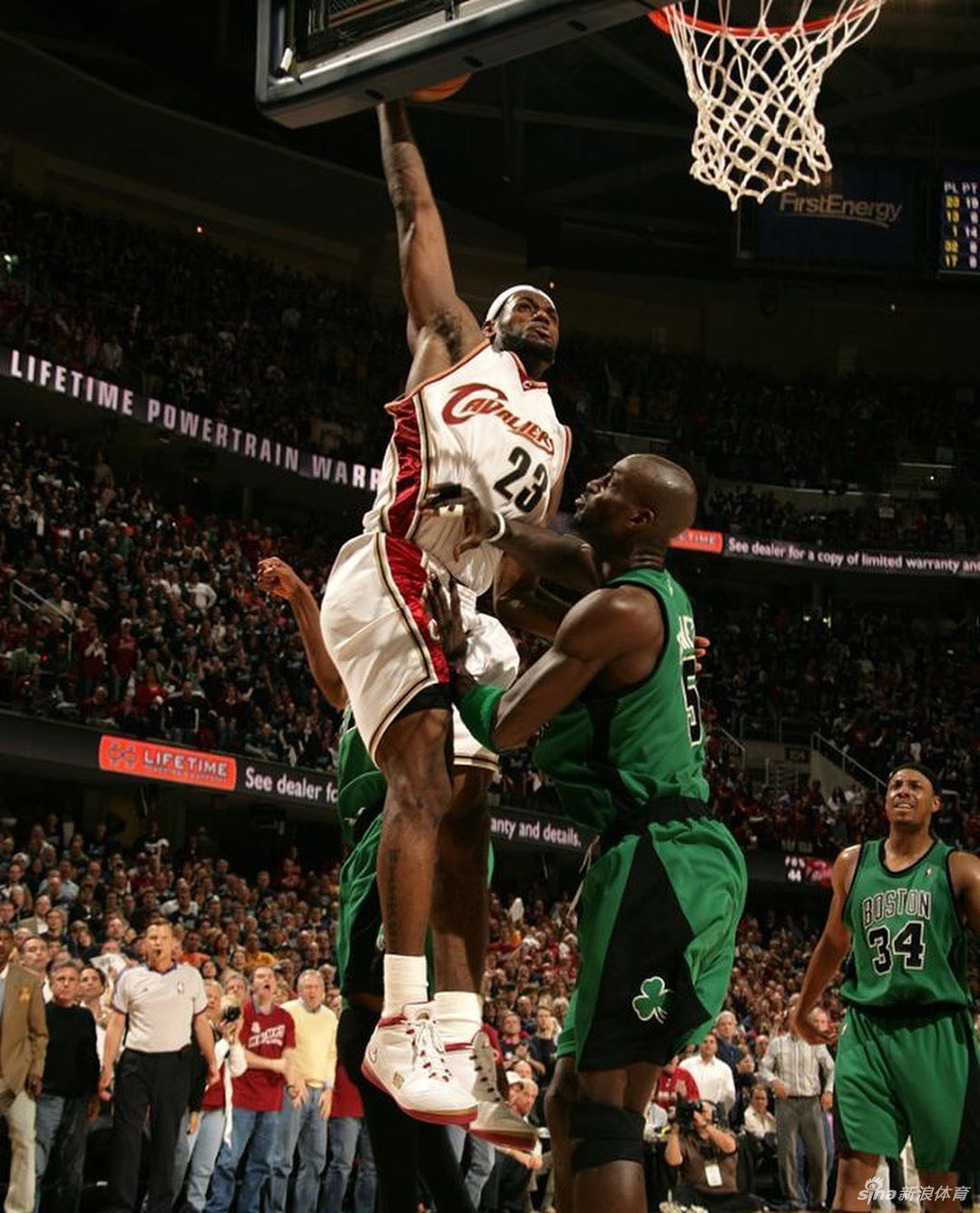 太残暴！泡椒格里芬詹姆斯科比演绎血腥隔扣