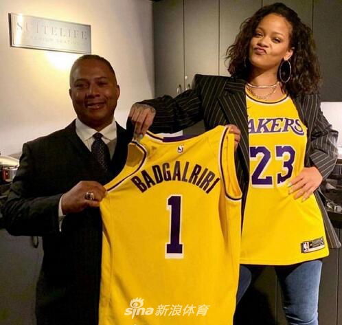 詹皇第一迷妹蕾哈娜现场观战 性感火辣的湖人23号