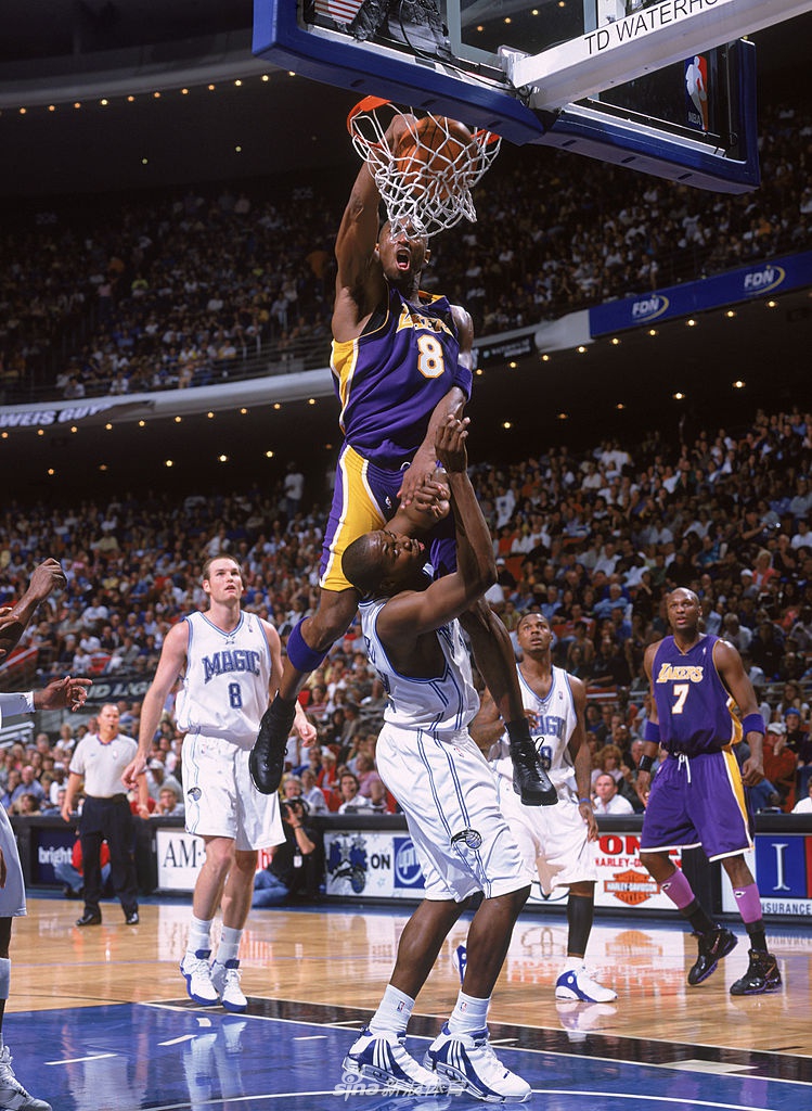 科比生涯最凶残的隔扣15周年！菜鸟魔兽的心理阴影