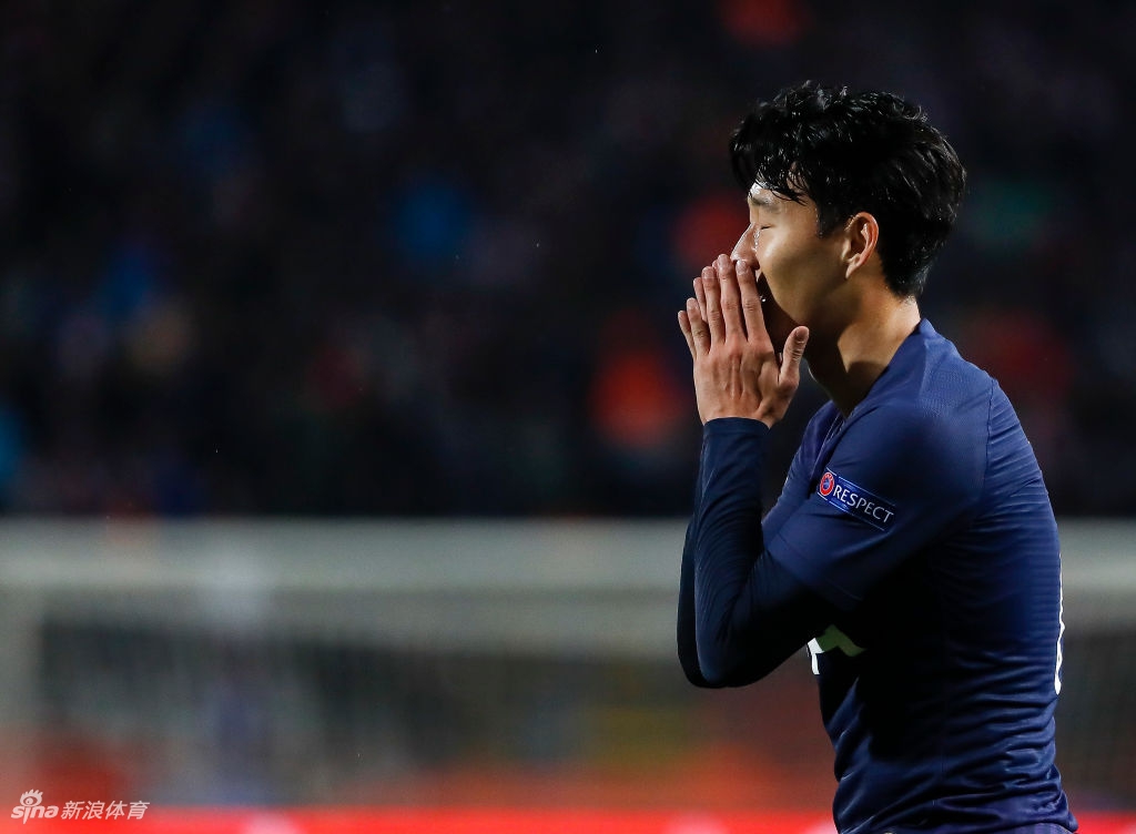 赞!孙兴O进球后双手合十致意戈麦斯