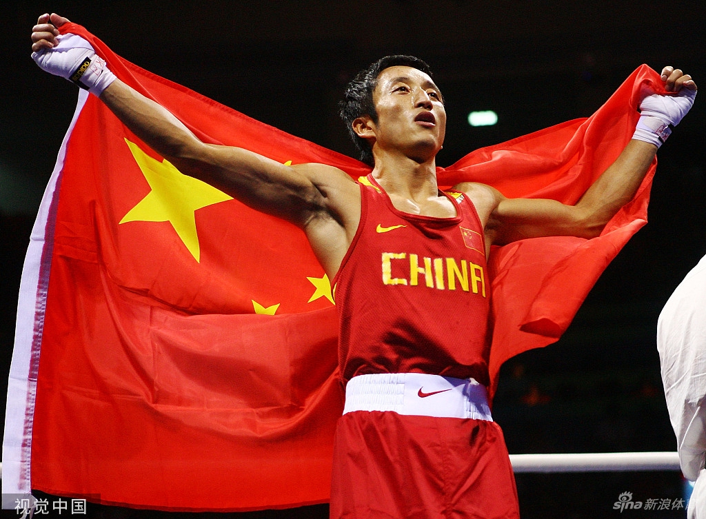 中国红!奥运健儿与五星红旗交相辉映