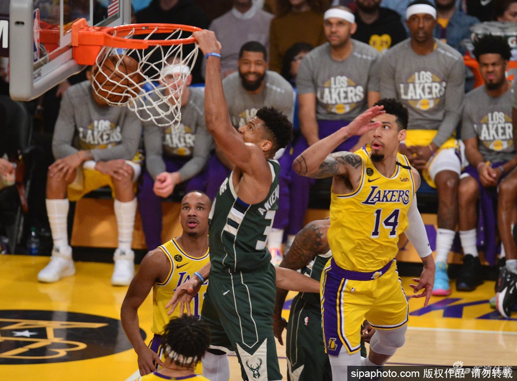 [NBA]雄鹿103-113湖人 詹姆斯37分锁定季后赛