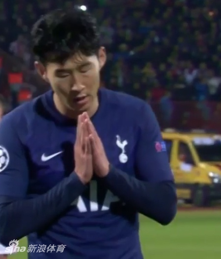 赞!孙兴O进球后双手合十致意戈麦斯