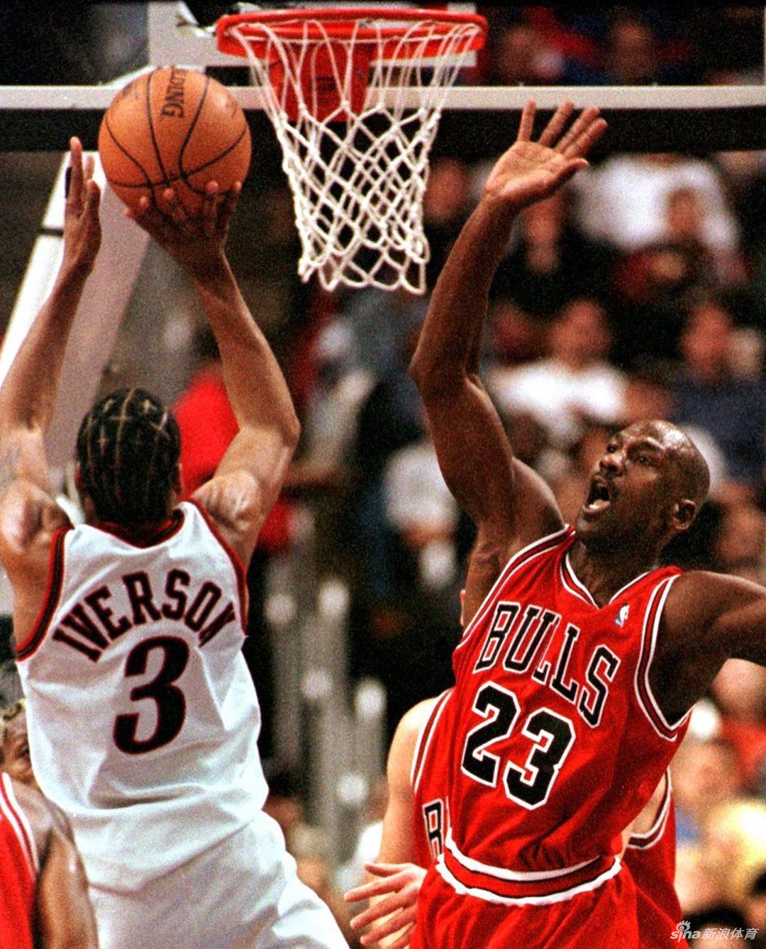 艾弗森45岁生日快乐 感谢球迷：爱所有爱我的人！