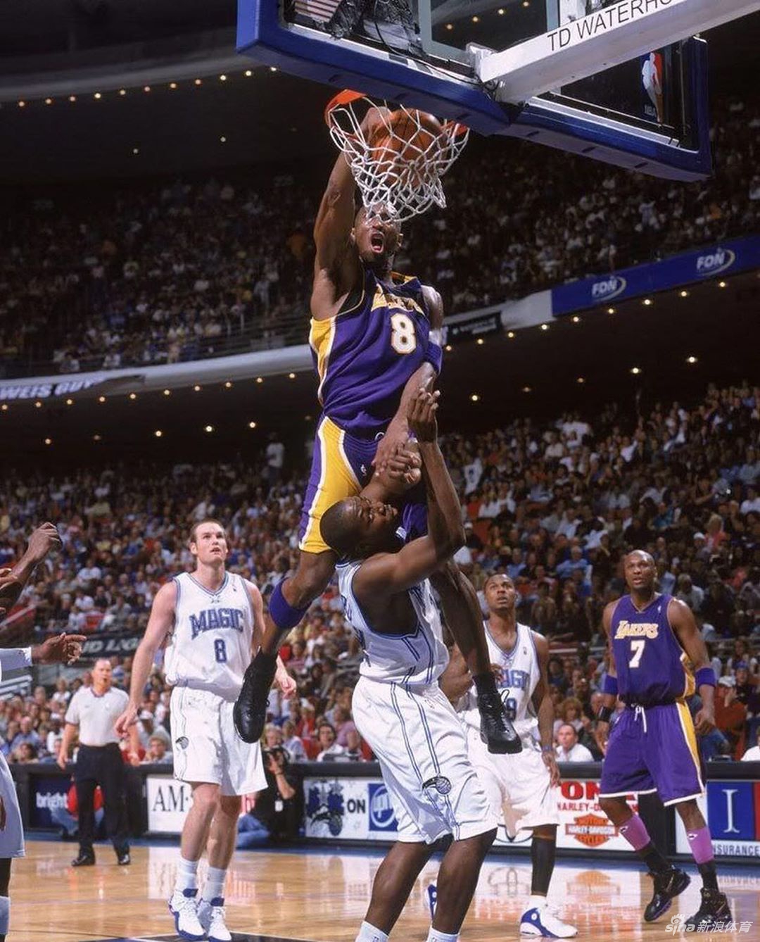 太残暴！泡椒格里芬詹姆斯科比演绎血腥隔扣