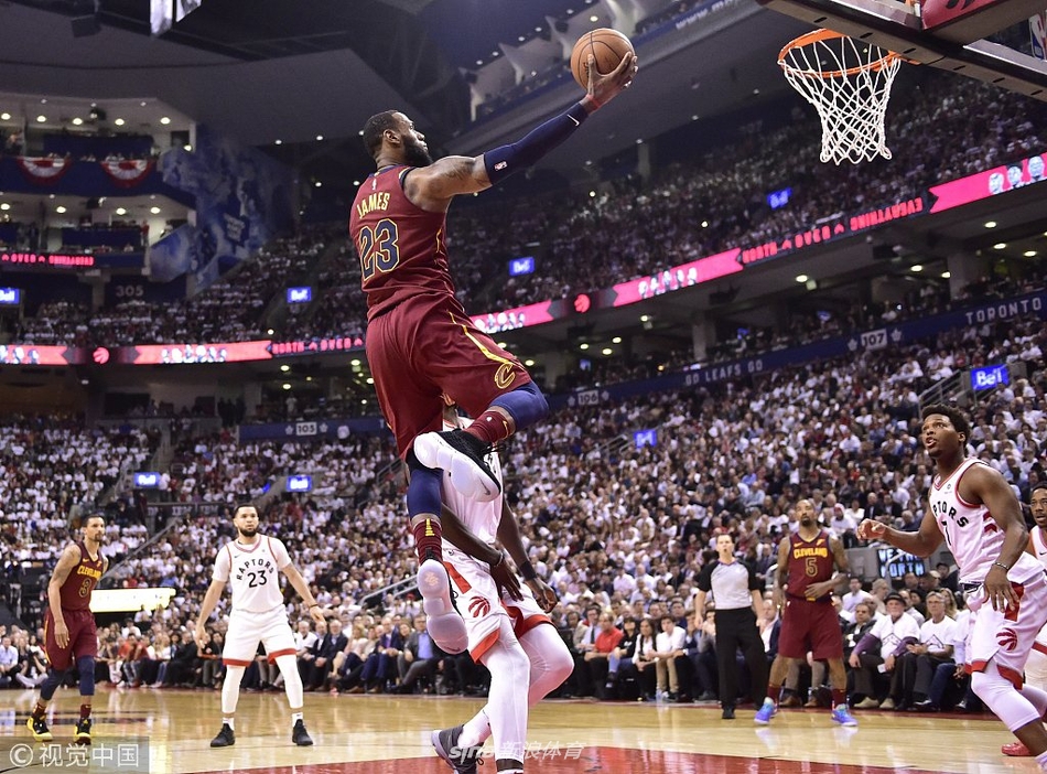 詹姆斯动作飘逸