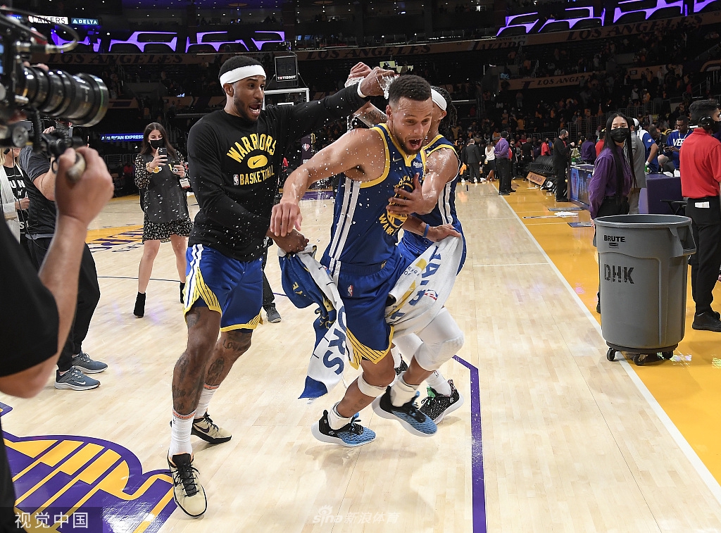 [NBA揭幕战]勇士121-114湖人