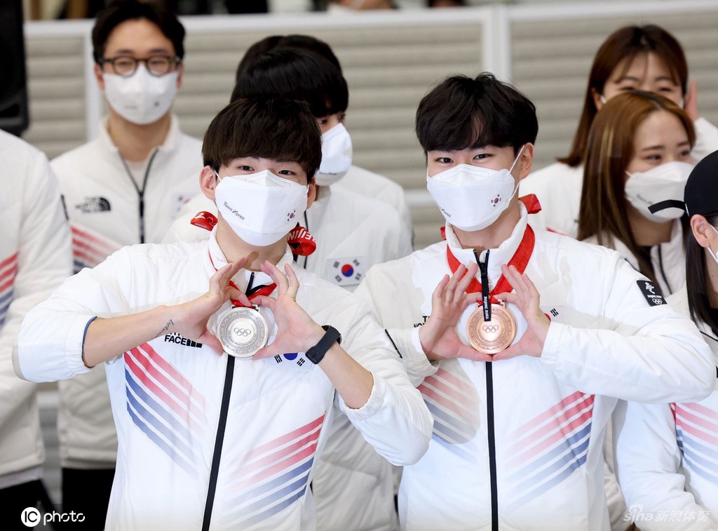 韩国冬奥代表团抵达仁川机场