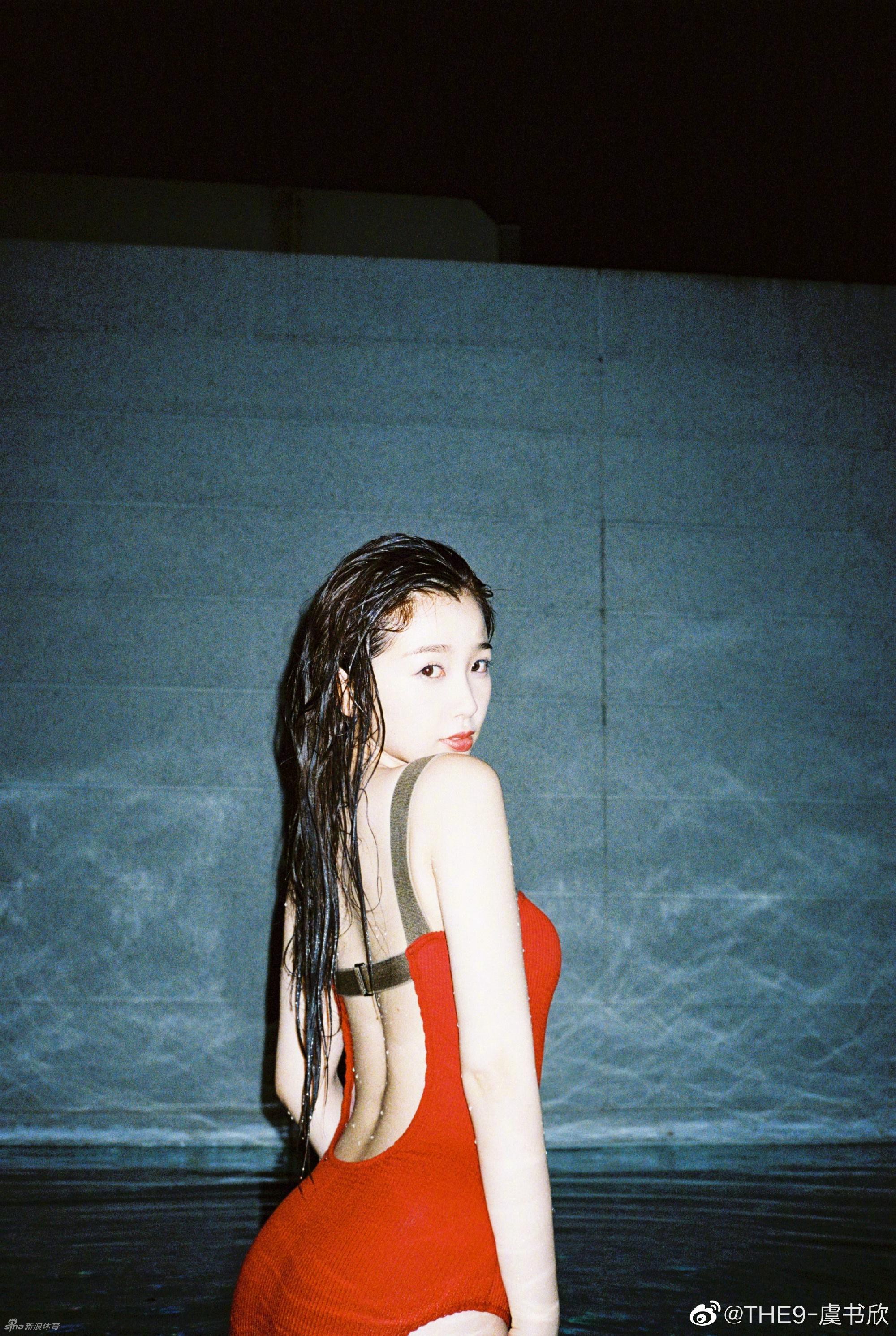 女星虞书欣练普拉提秀好身材