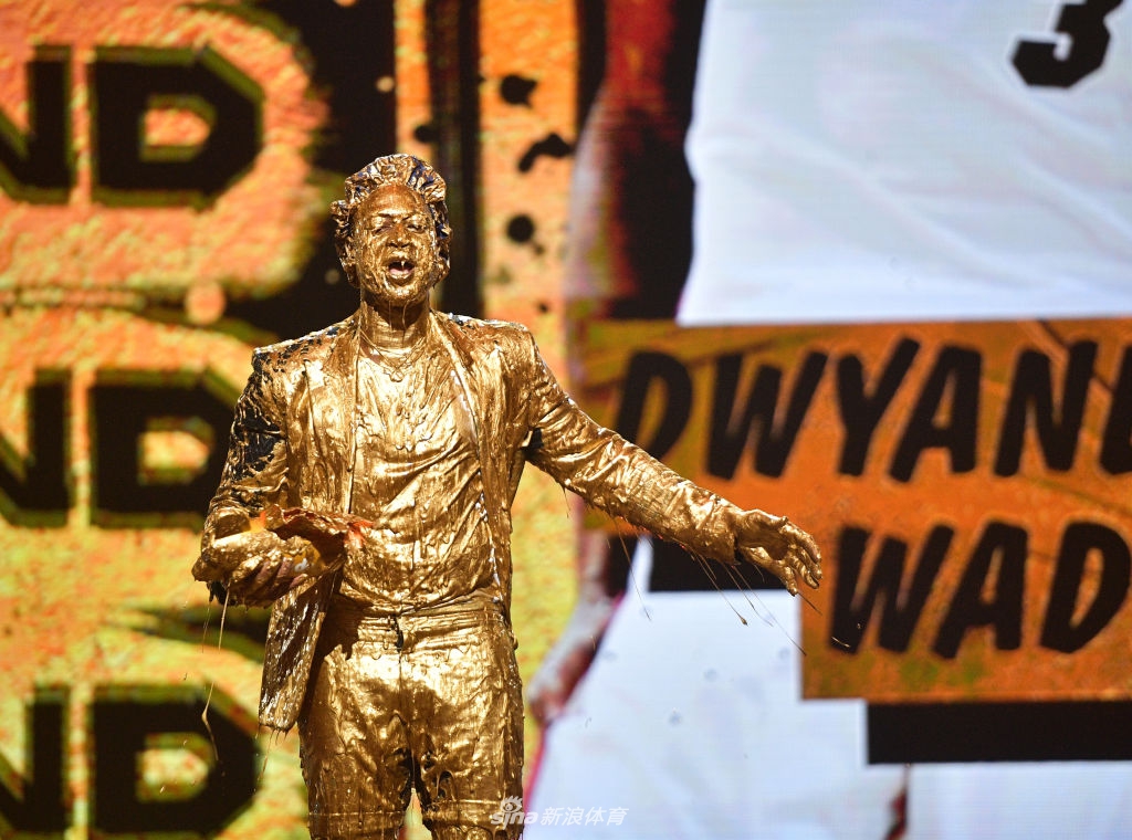 韦德获儿童运动选择奖传奇奖 秒变金人