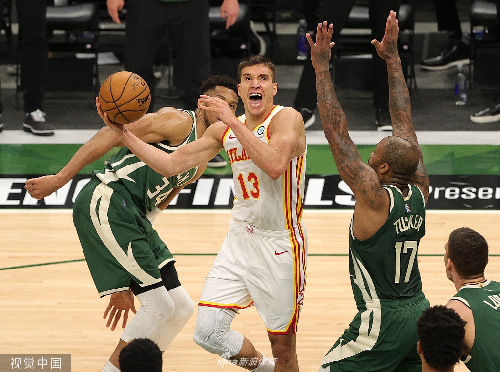 [NBA东部决赛]老鹰116-113雄鹿 特雷杨48分总分1-0