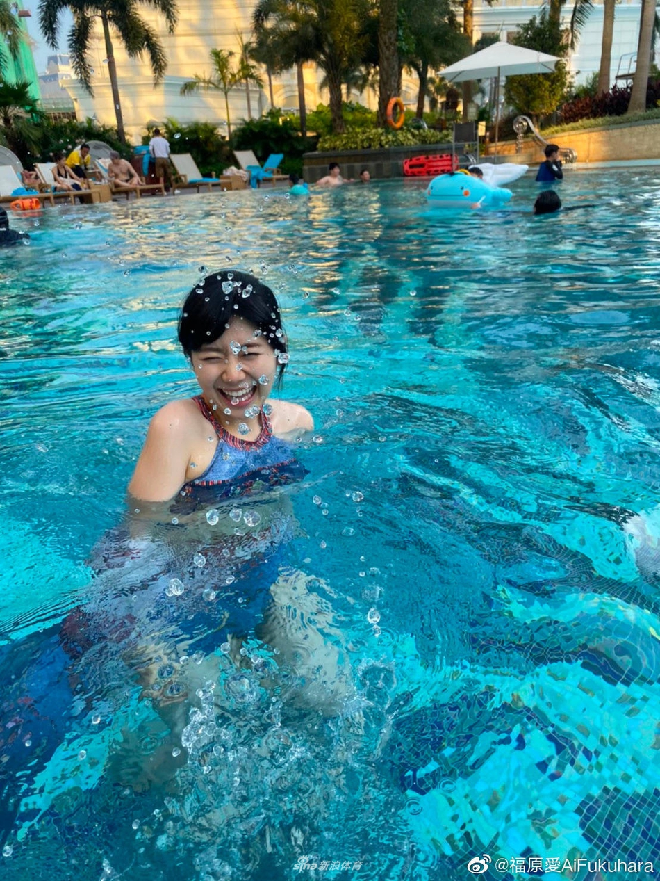 男友视角的福原爱满满少女感 嘟嘴卖萌太可爱了