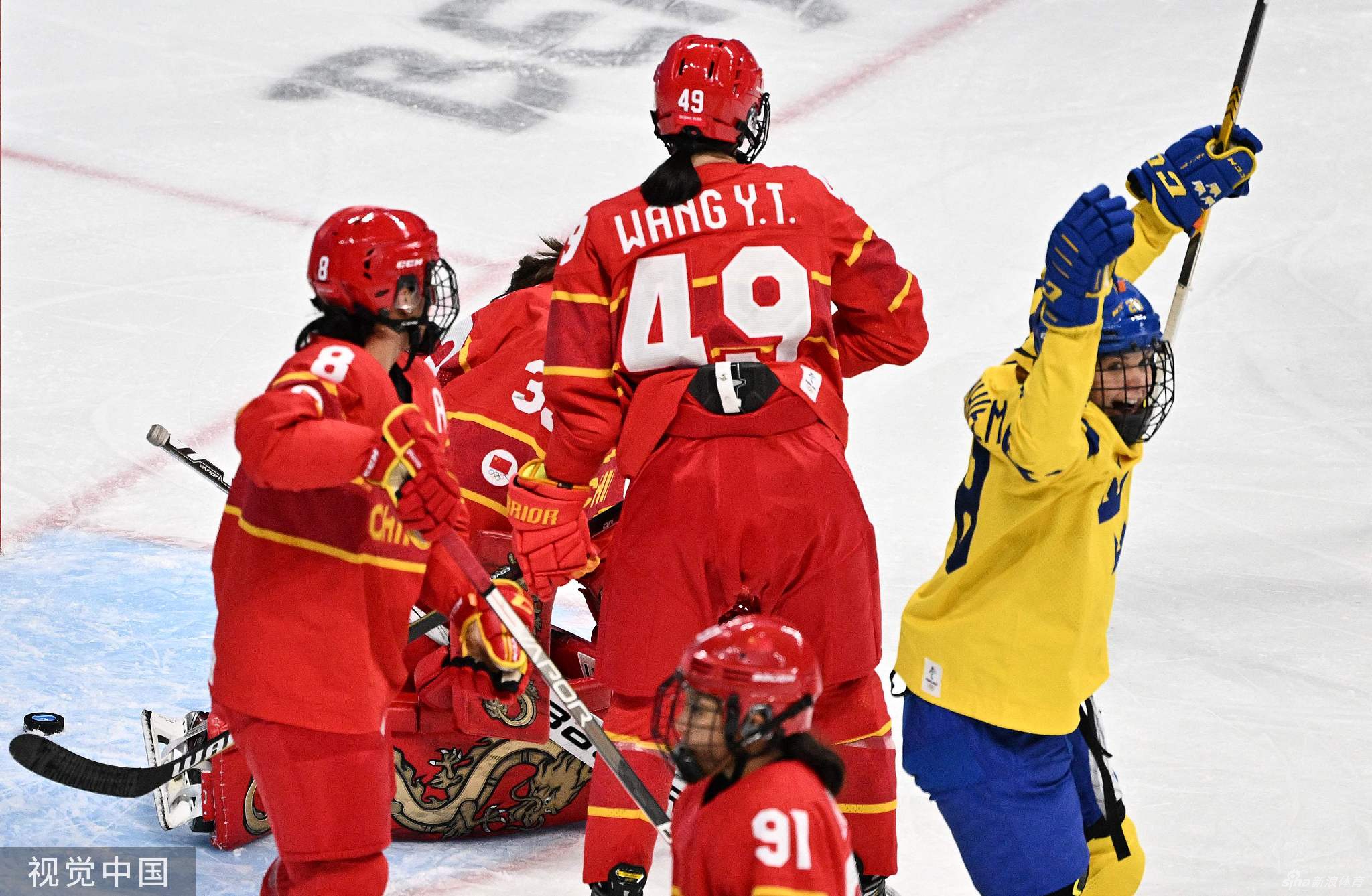 新浪直击中国女子冰球1-2负瑞典