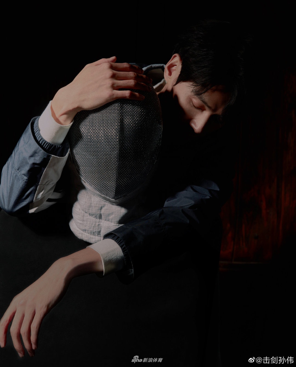 高颜值击剑冠军孙伟帅照 大长腿吸引众多粉丝垂涎