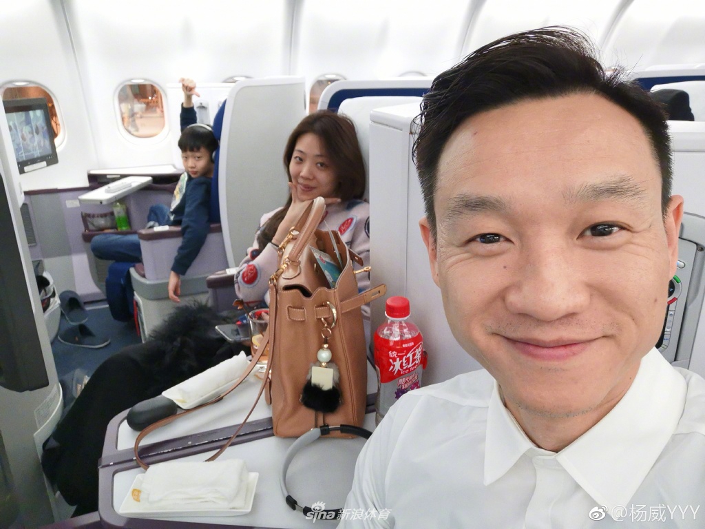 杨威晒一家三口悉尼游玩照 打卡恋情旧地