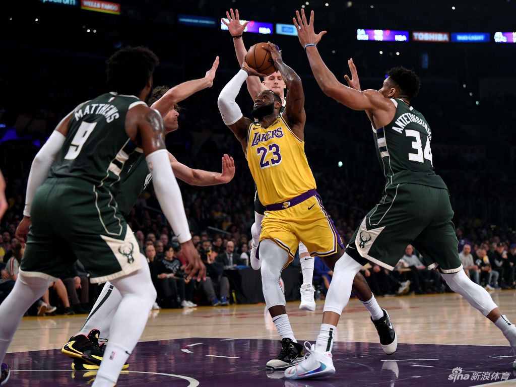 [NBA]雄鹿103-113湖人 詹姆斯37分锁定季后赛