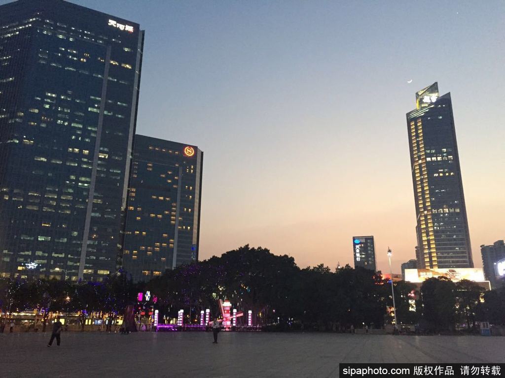 疫情下的天河体育场