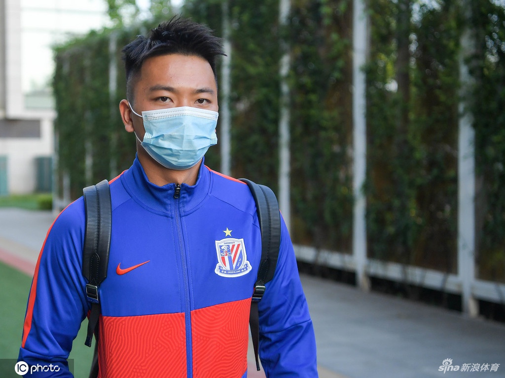 上海申花抵达苏州赛区 首轮将大战国安