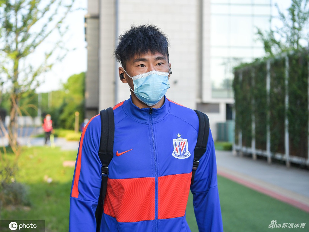 上海申花抵达苏州赛区 首轮将大战国安