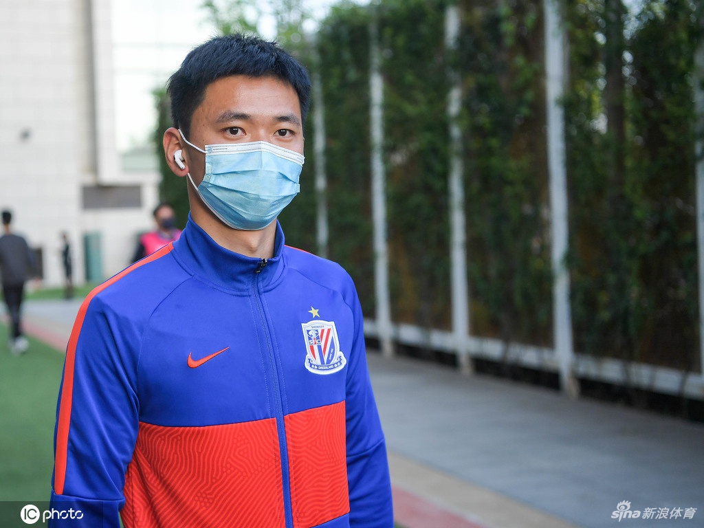 上海申花抵达苏州赛区 首轮将大战国安