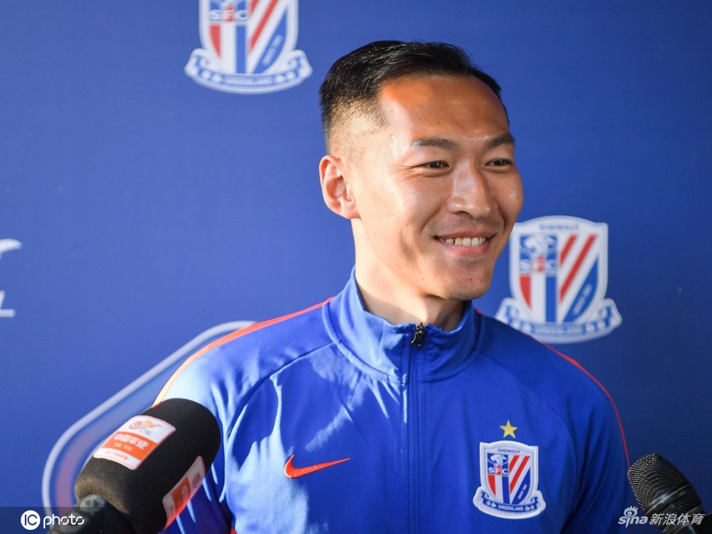 上海申花抵达苏州赛区 首轮将大战国安