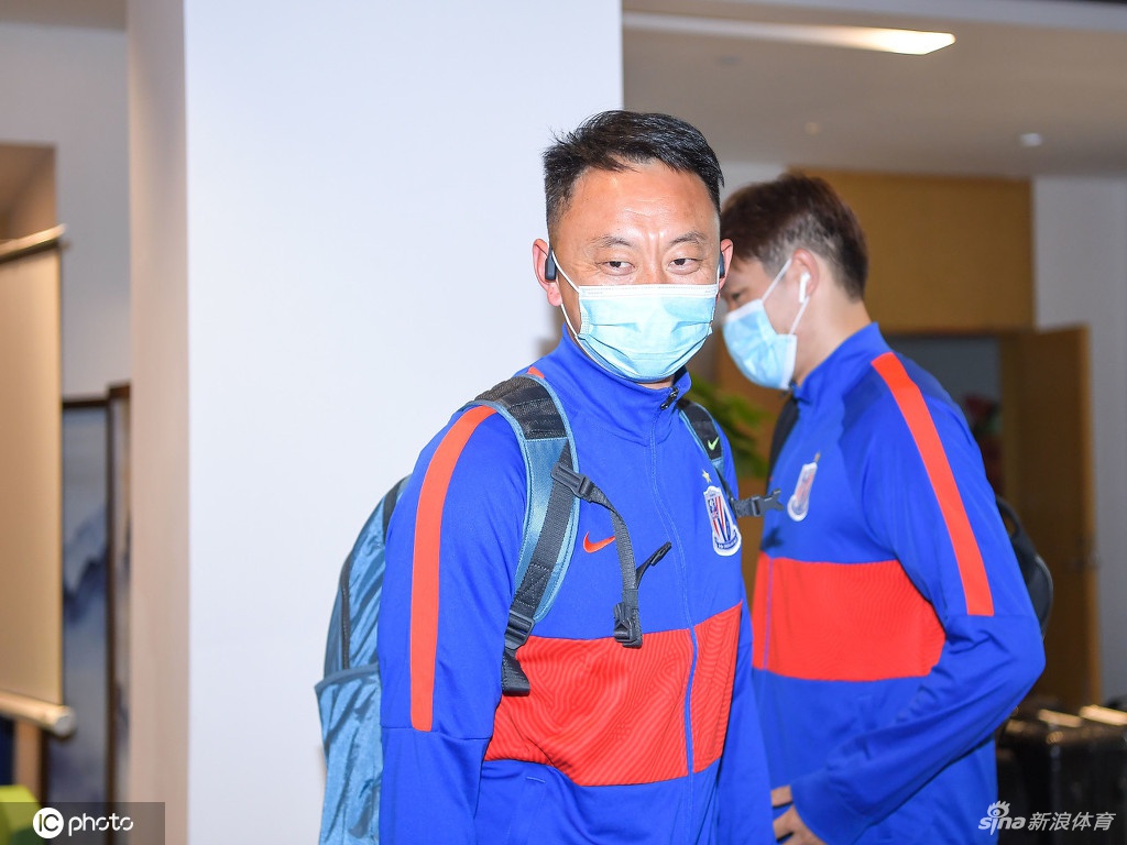 上海申花抵达苏州赛区 首轮将大战国安