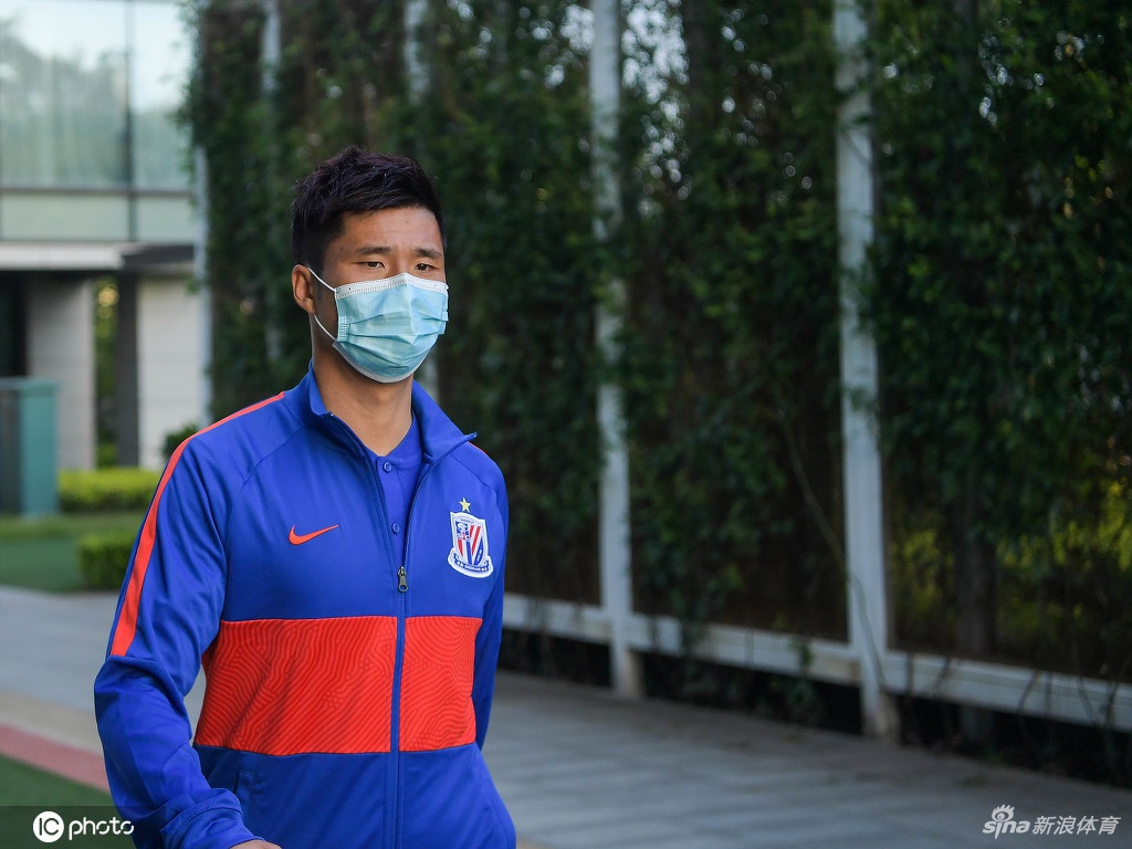 上海申花抵达苏州赛区 首轮将大战国安