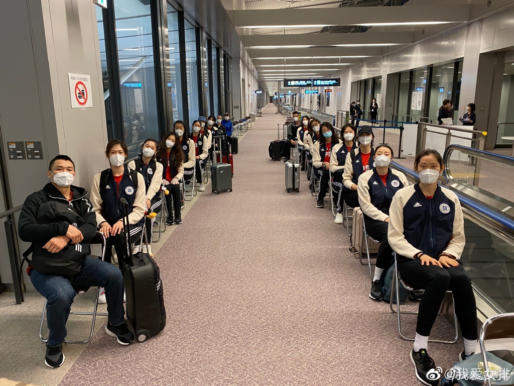 中国女排抵达日本参加测试赛 五一过招日本女排