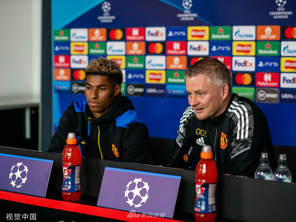 曼联训练备战并召开发布会 C罗领衔