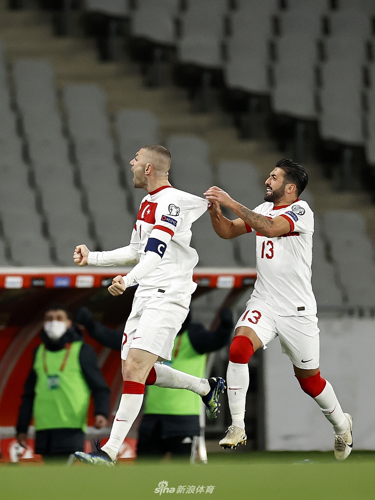 [世预赛]土耳其4-2荷兰 伊尔马兹帽子戏法