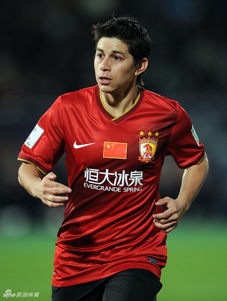 曝孔卡要回中国复出 晒照秀腹肌37岁身材没走样