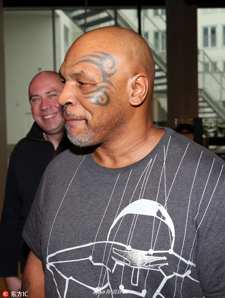 拳王老矣！泰森宣传个人脱口秀胡子花白