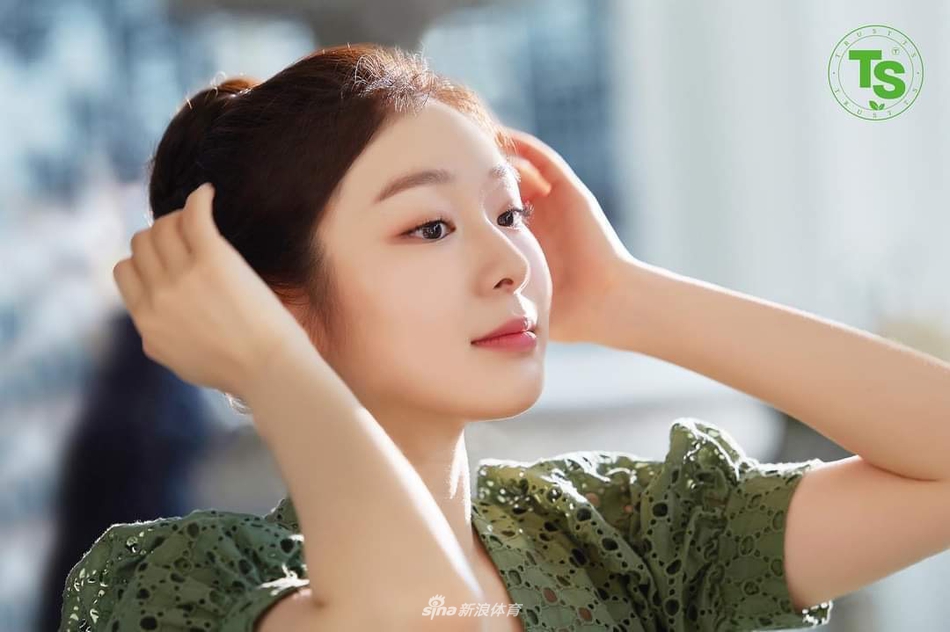 前花滑女王金妍儿登杂志 退役后展优雅时尚