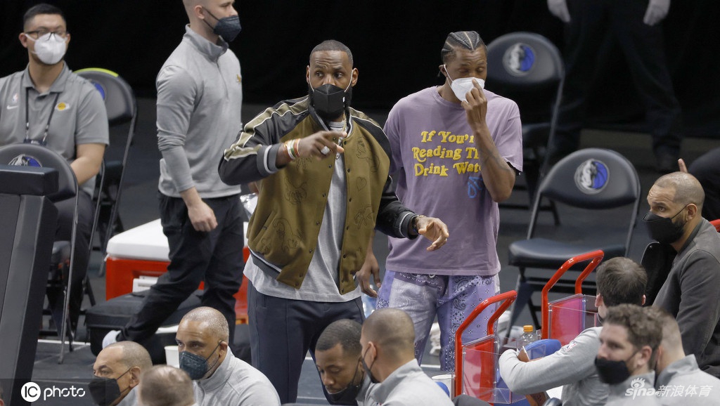 [NBA]湖人93-108独行侠 詹姆斯坐看输球脸色差