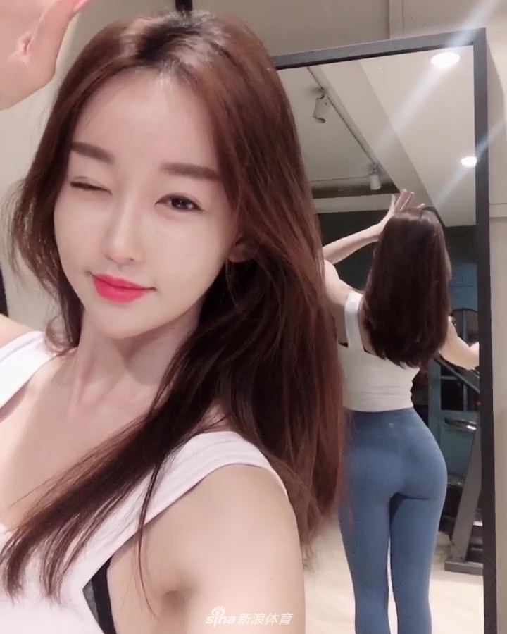 模特小姐姐最爱卡哇伊 火辣身材让粉丝点赞