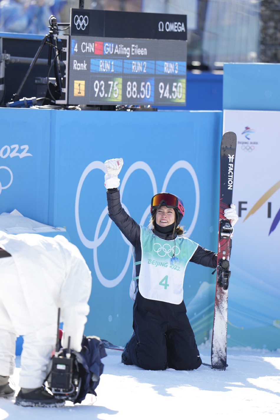 新浪直击谷爱凌为中国夺得第三金