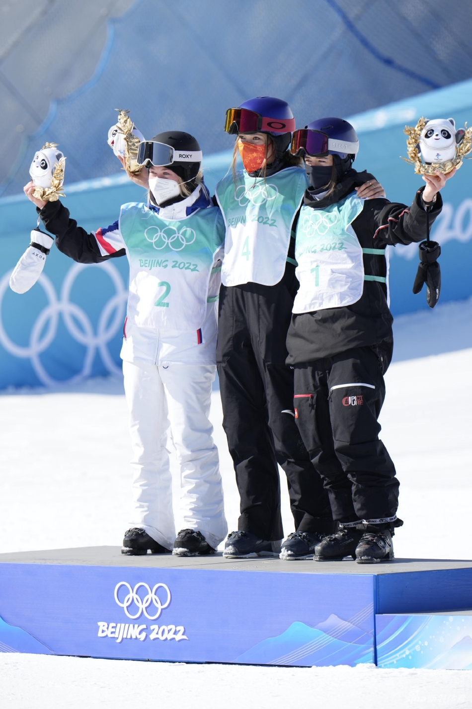 新浪直击谷爱凌为中国夺得第三金