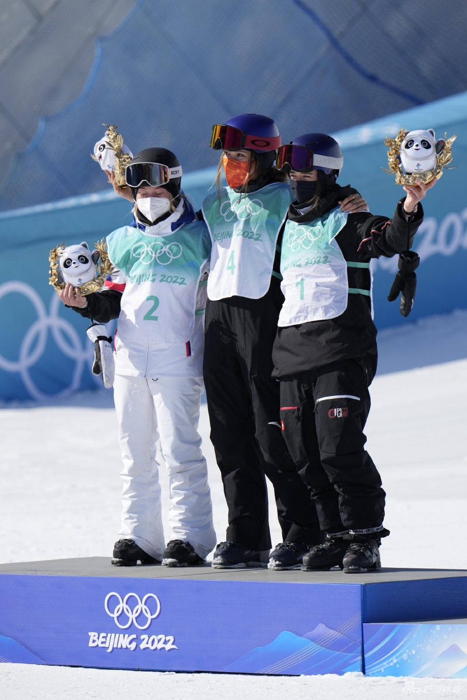 新浪直击谷爱凌为中国夺得第三金