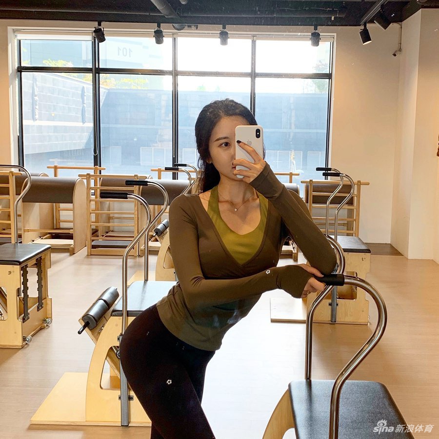 健身美女颇似高圆圆热爱普拉提 这身材什么水平